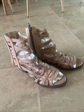 Freebird Queen Sandals